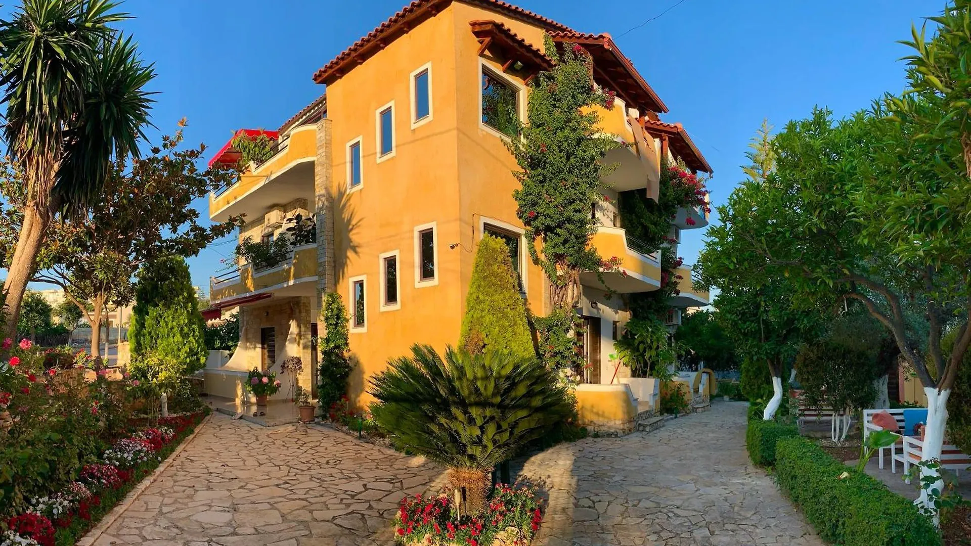 Flower Garden Villa Ksamil Apartment