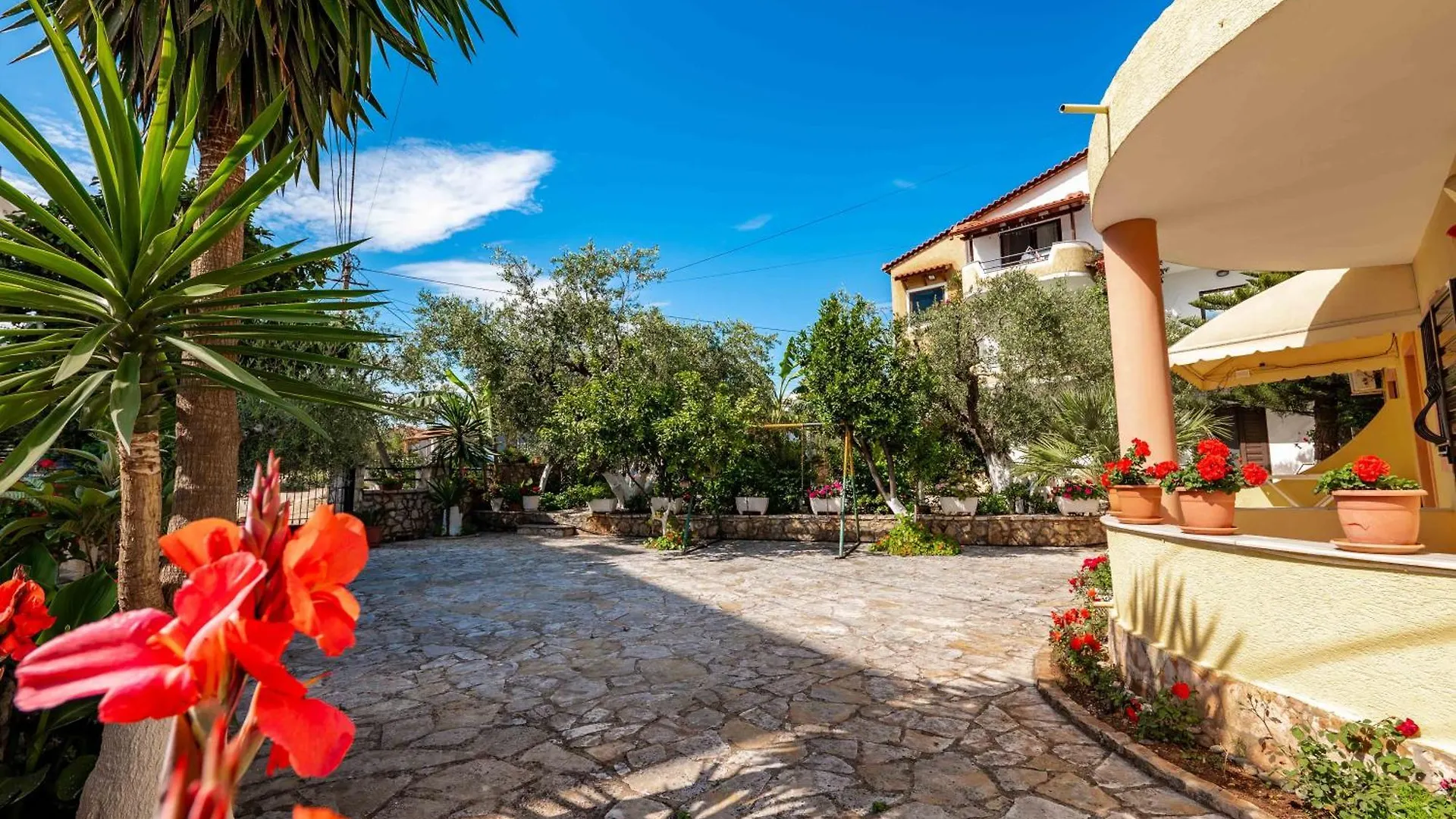 Apartment Flower Garden Villa Ksamil