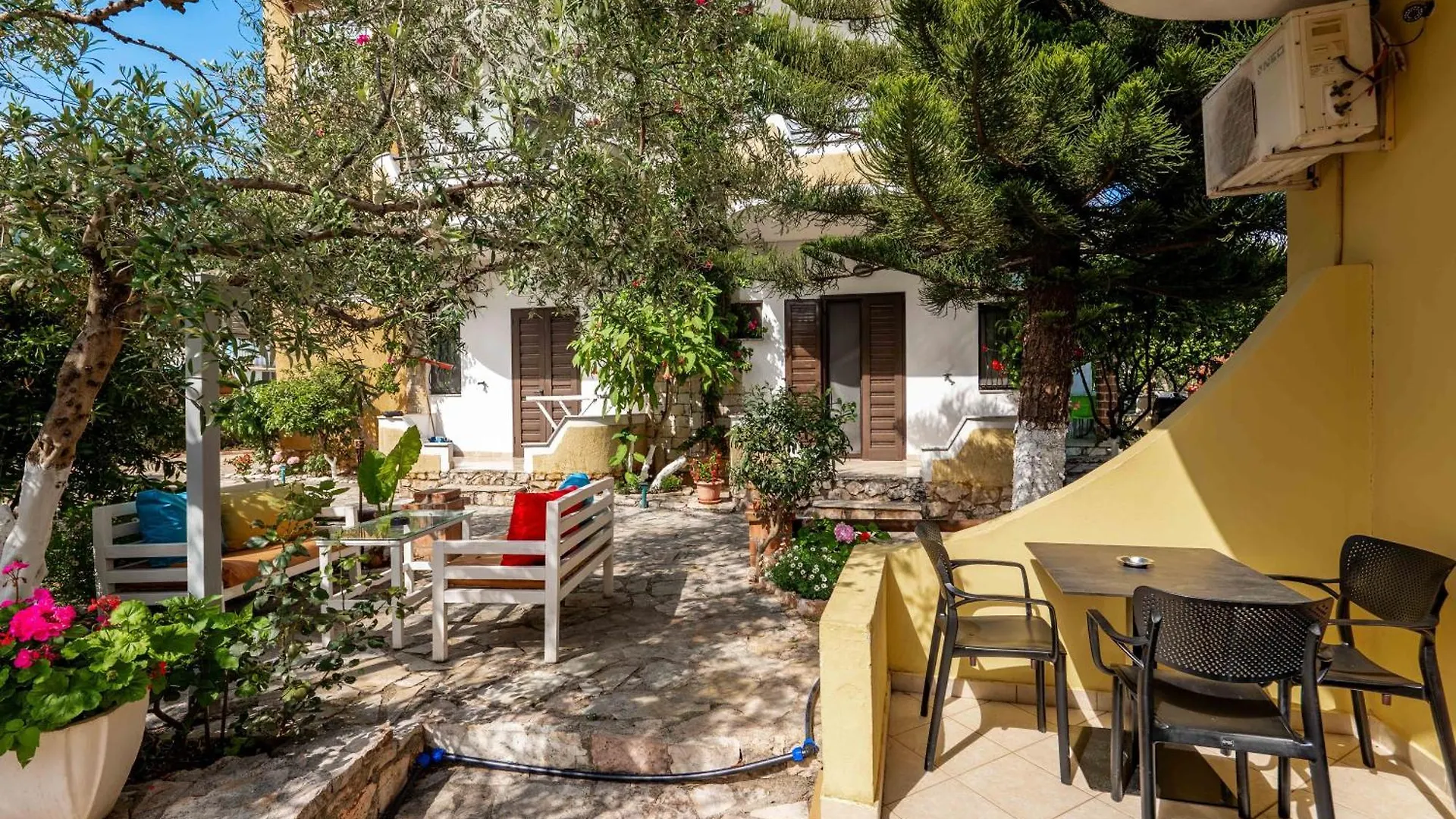 Apartment Flower Garden Villa Ksamil Albania
