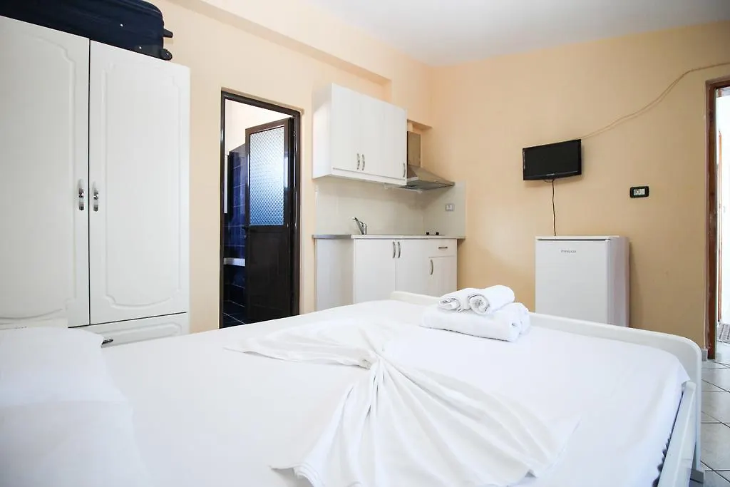Flower Garden Villa Ksamil Apartment